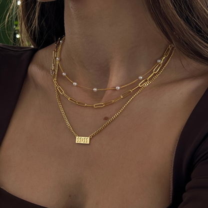 Collar de eslabones entrelazados