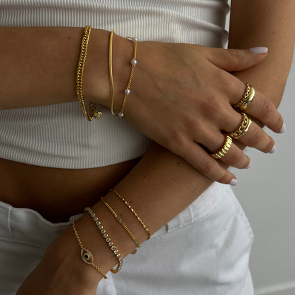 Pulsera con dijes de corazón para chica enamorada